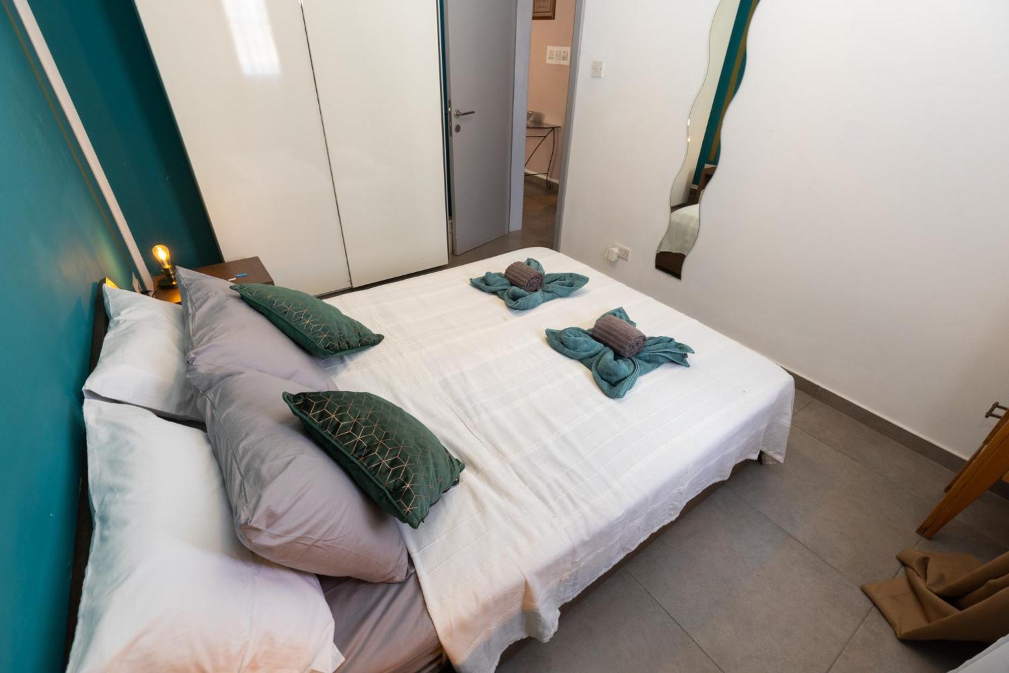 Pinewood Apartment Saint Julian's ภายนอก รูปภาพ
