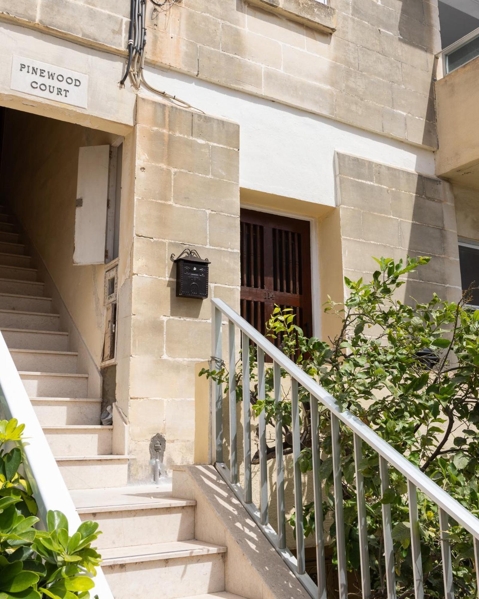 Pinewood Apartment Saint Julian's ภายนอก รูปภาพ