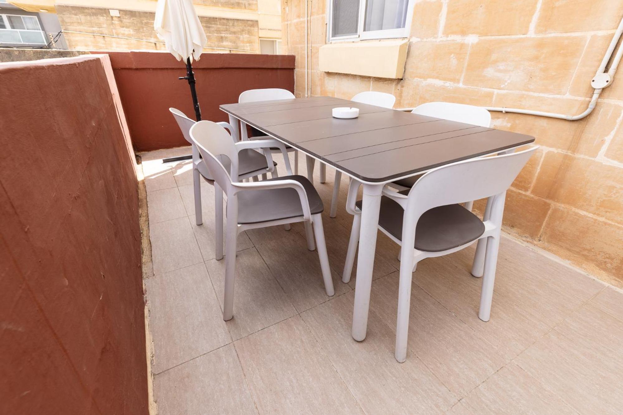 Pinewood Apartment Saint Julian's ภายนอก รูปภาพ