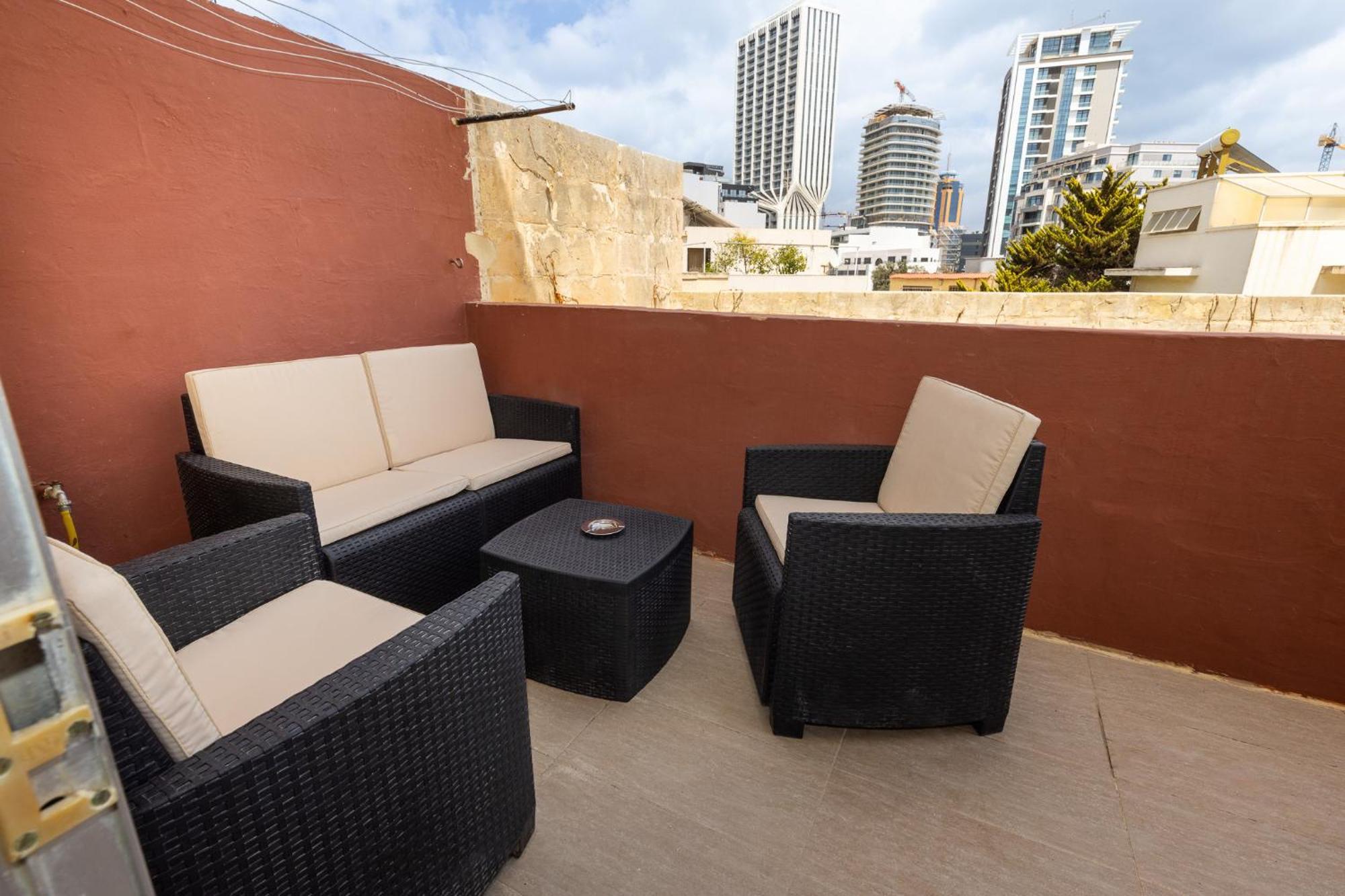 Pinewood Apartment Saint Julian's ภายนอก รูปภาพ