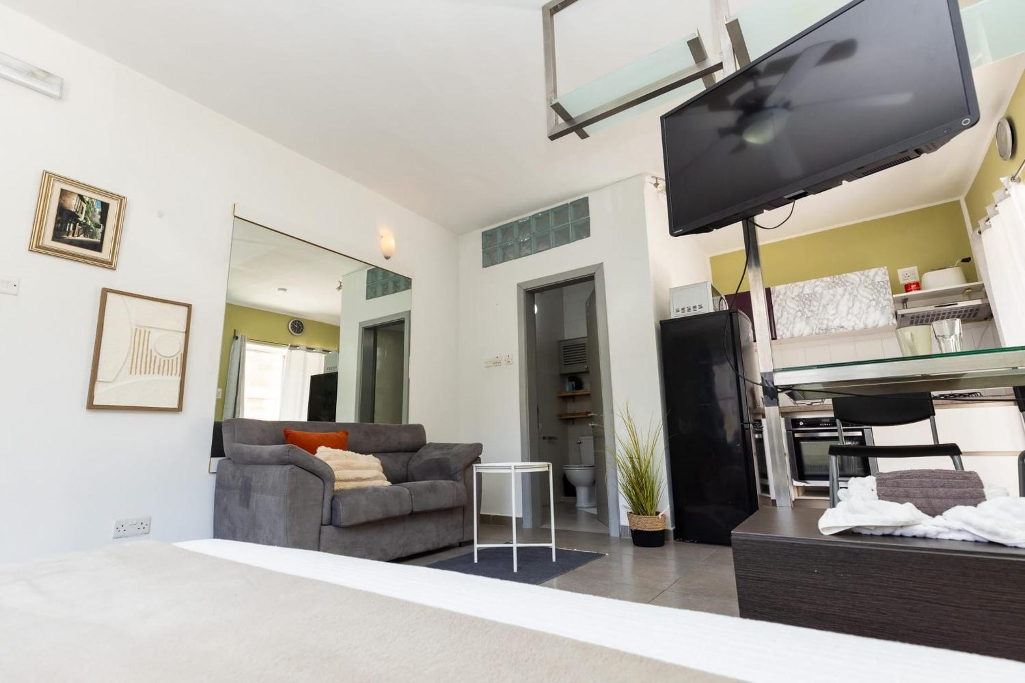 Pinewood Apartment Saint Julian's ภายนอก รูปภาพ