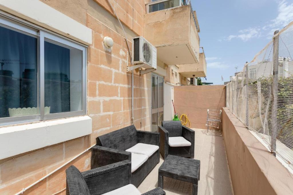 Pinewood Apartment Saint Julian's ภายนอก รูปภาพ