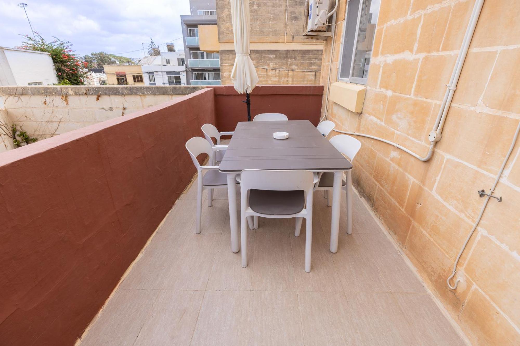Pinewood Apartment Saint Julian's ภายนอก รูปภาพ