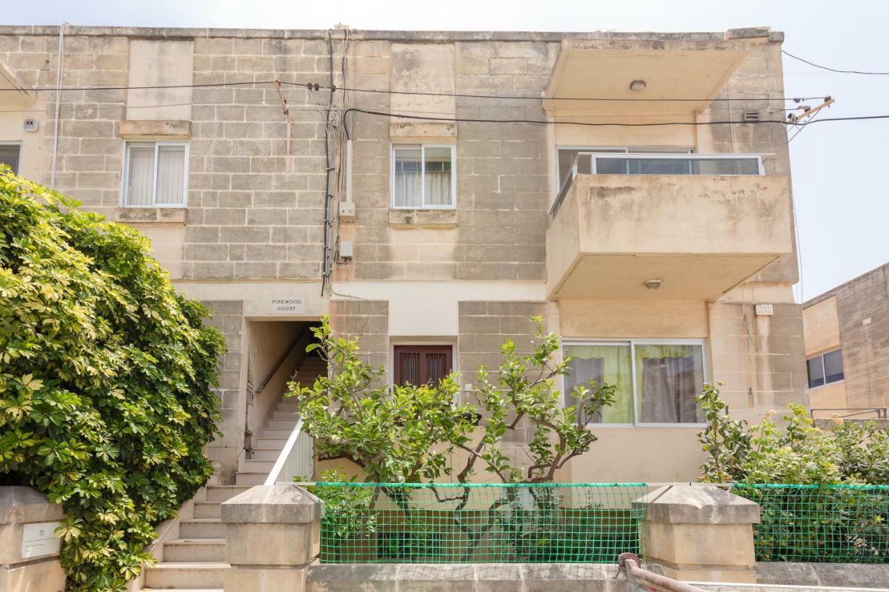 Pinewood Apartment Saint Julian's ภายนอก รูปภาพ