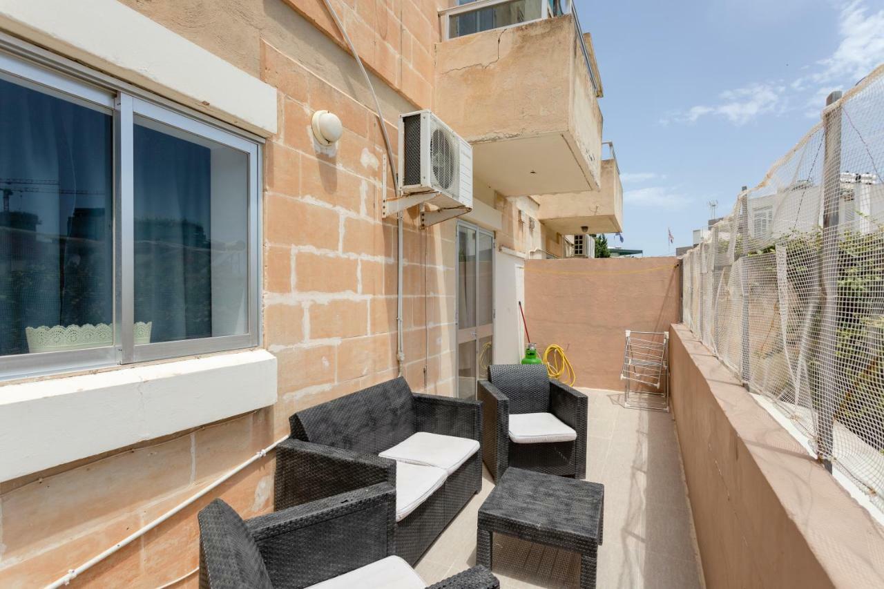 Pinewood Apartment Saint Julian's ภายนอก รูปภาพ