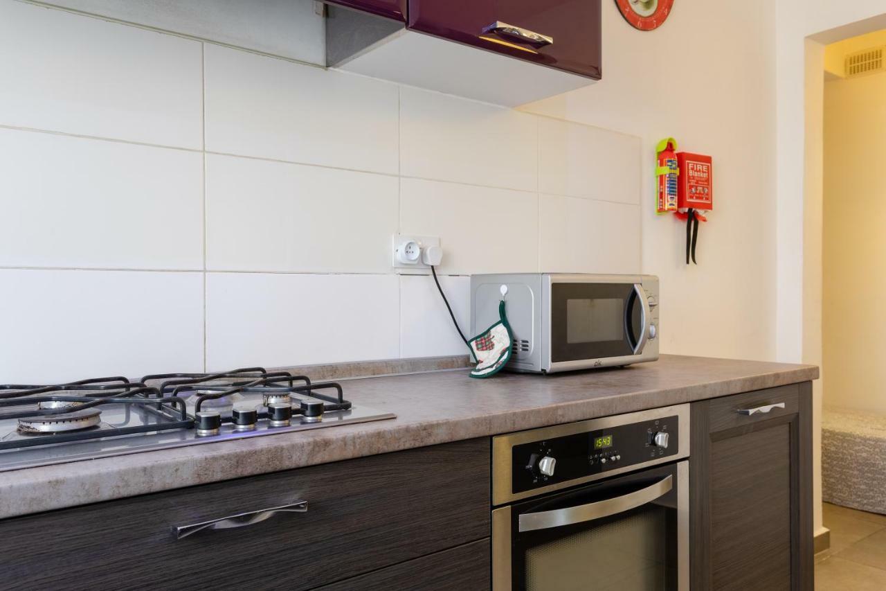 Pinewood Apartment Saint Julian's ภายนอก รูปภาพ